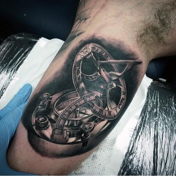 tatuaggio bicipite 225