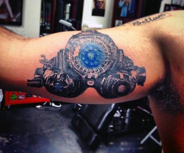 tatuaggio bicipite 389
