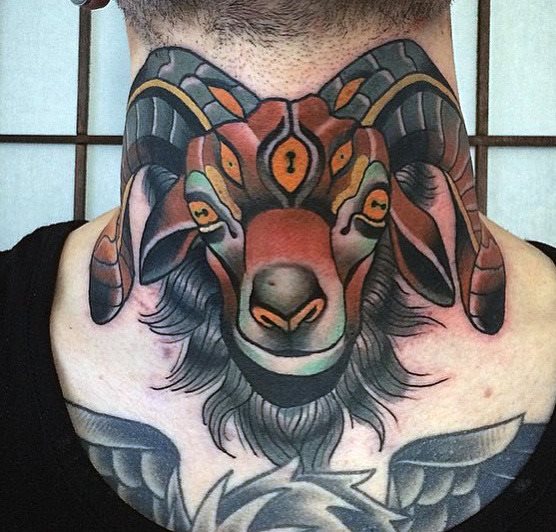 tatuaggio collo 757
