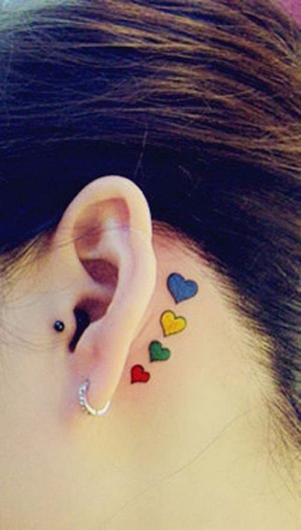 tatuaggio dietro orecchio 121