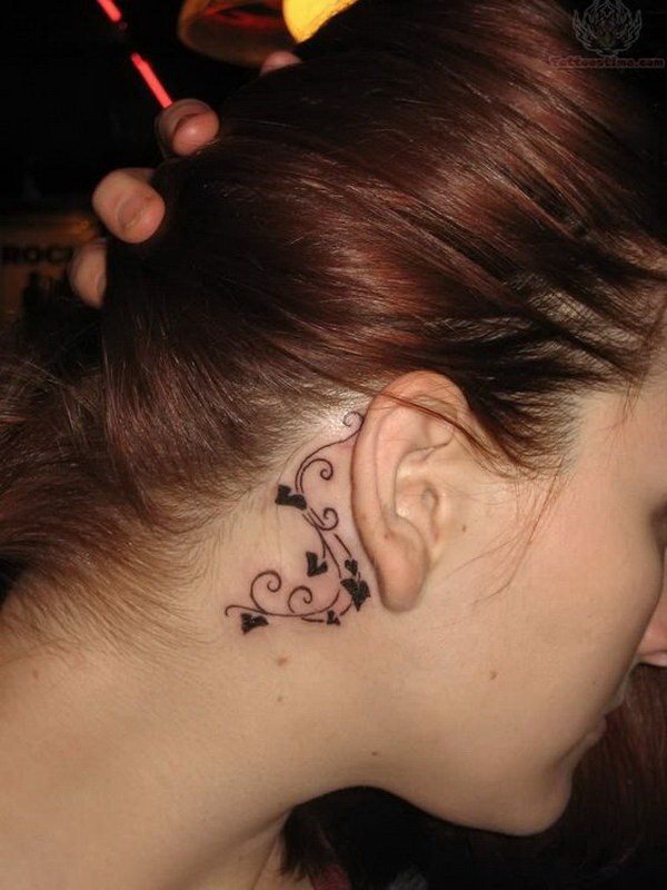 tatuaggio dietro orecchio 273