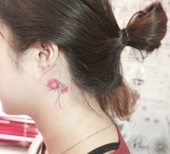 tatuaggio dietro orecchio 401