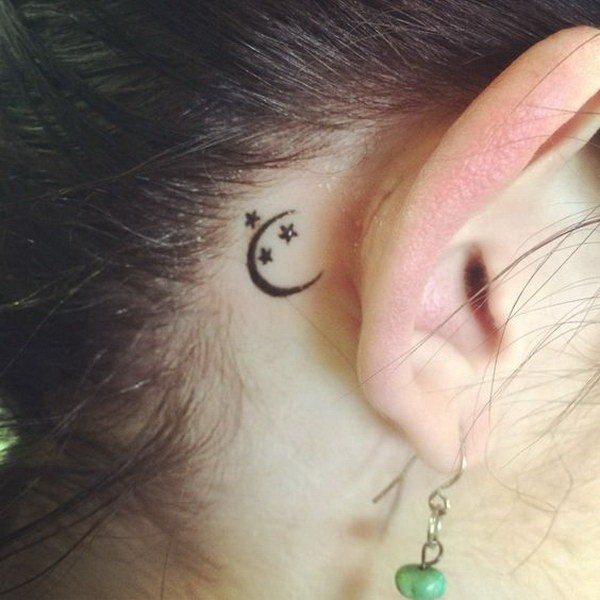 tatuaggio dietro orecchio 69