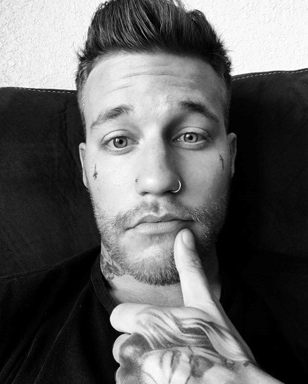 tatuaggio faccia 677