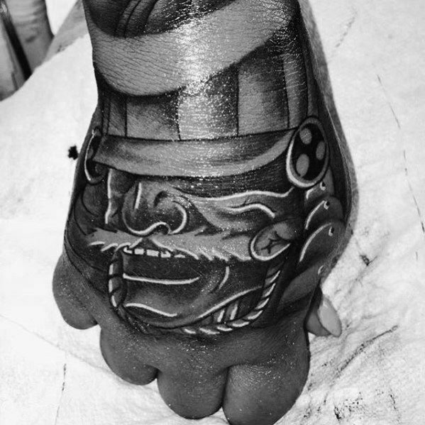 tatuaggio mano 81