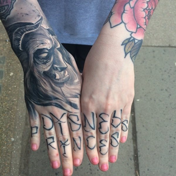 tatuaggio mano 885