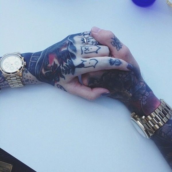 tatuaggio mano 985
