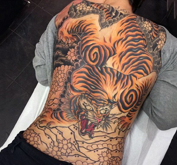 tatuaggio schiena 217