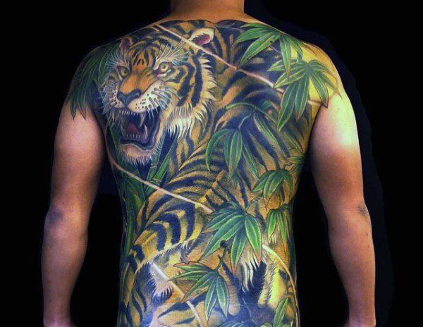 tatuaggio schiena 373