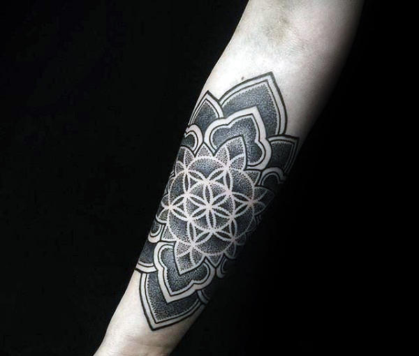 tatuaggio fiore della vita 150