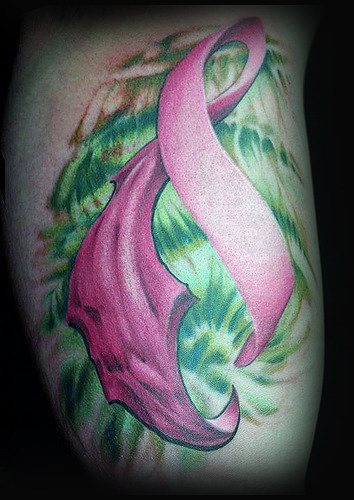 tatuaggio nastro contro cancro 18