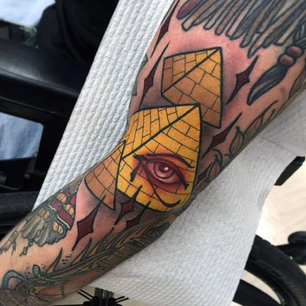 tatuaggio piramide egitto 197