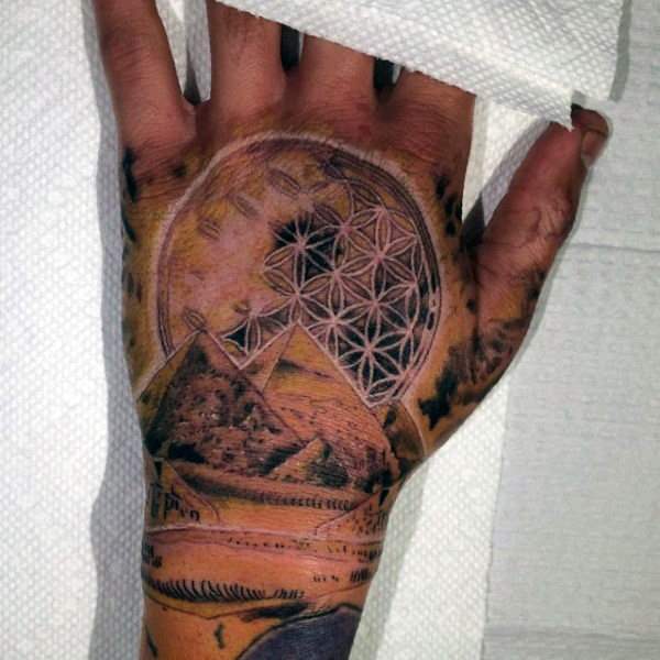 tatuaggio piramide egitto 23