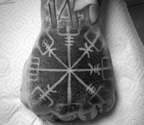 tatuaggio rune 156