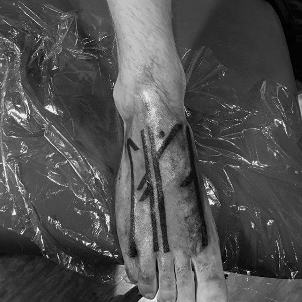 tatuaggio rune 198