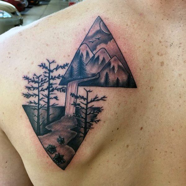 tatuaggio triangolo 142
