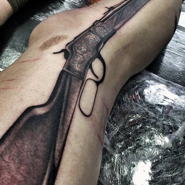 tatuaggio pistola 51