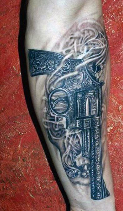 tatuaggio pistola 66
