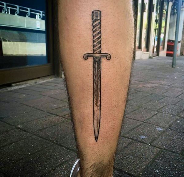 tatuaggio coltello 186