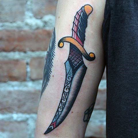 tatuaggio coltello 326
