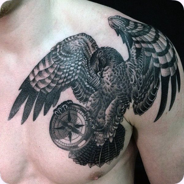 tatuaggio falco 270