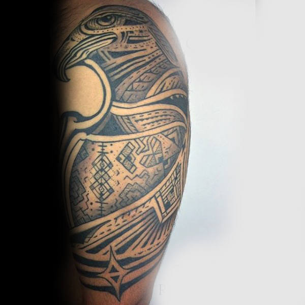 tatuaggio falco 394