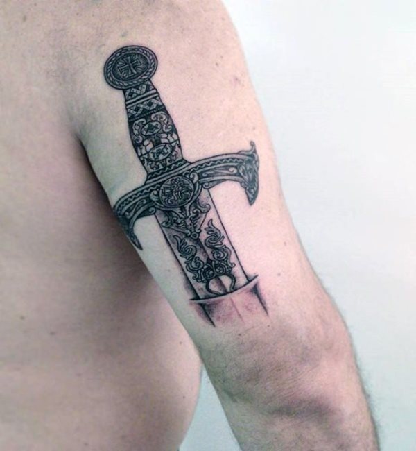 120 Tatuaggi con la spada (con significato)