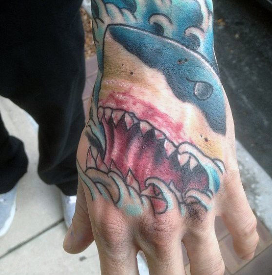 tatuaggio squalo 272