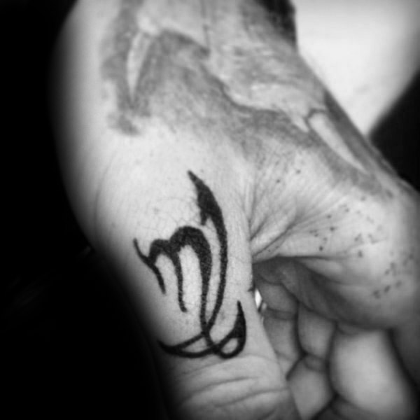 tatuaggio segno vergine 107