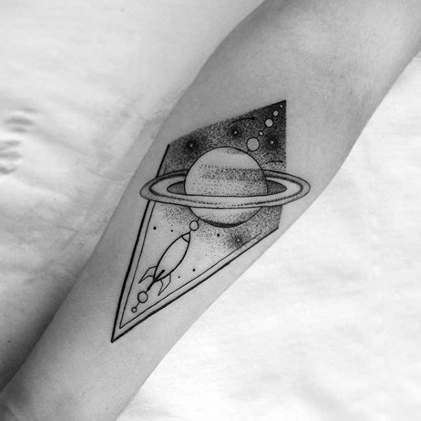 tatuaggio saturno 83