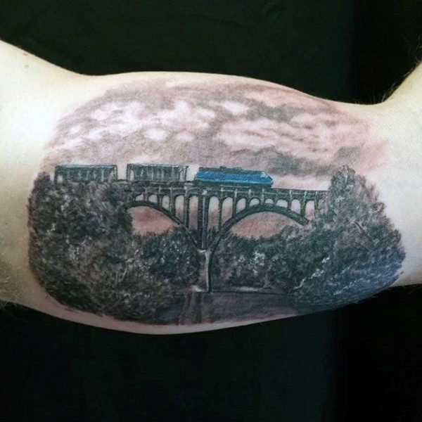 tatuaggio treno 136
