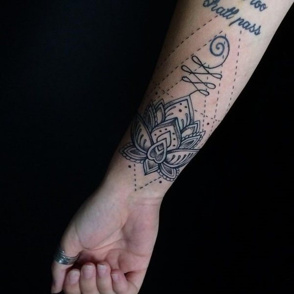 tatuaggio geometrico 1492