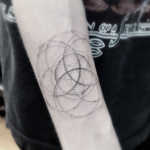 tatuaggio geometrico 168