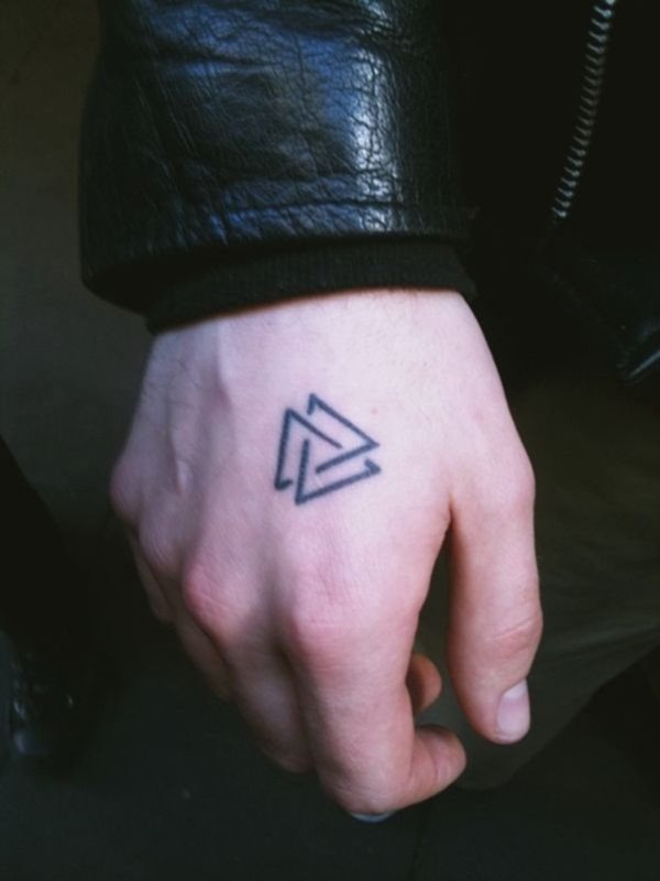 tatuaggio geometrico 712