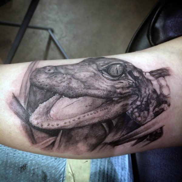 tatuaggio coccodriloo caimano 114