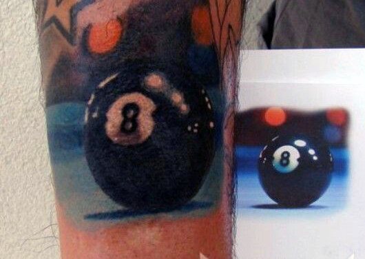 37 Tatuaggi con la palla da biliardo numero 8 (con significato)