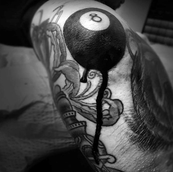 tatuaggio palla da biliardo numero 8 73