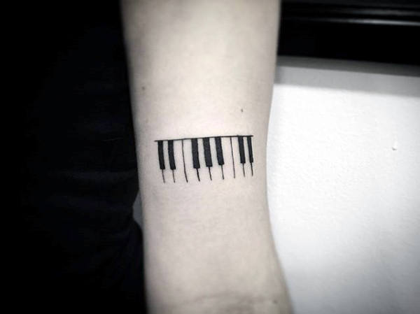 tatuaggio pianoforte tastiera 01