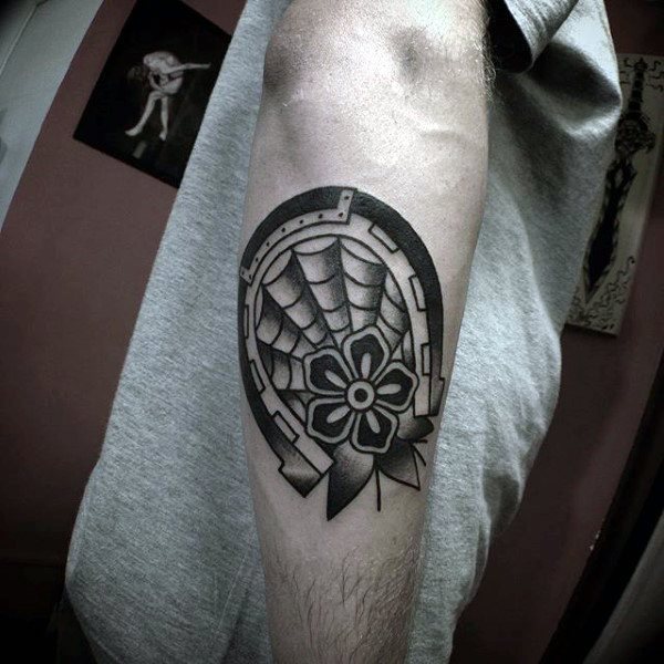 tatuaggio ferro di cavallo 105