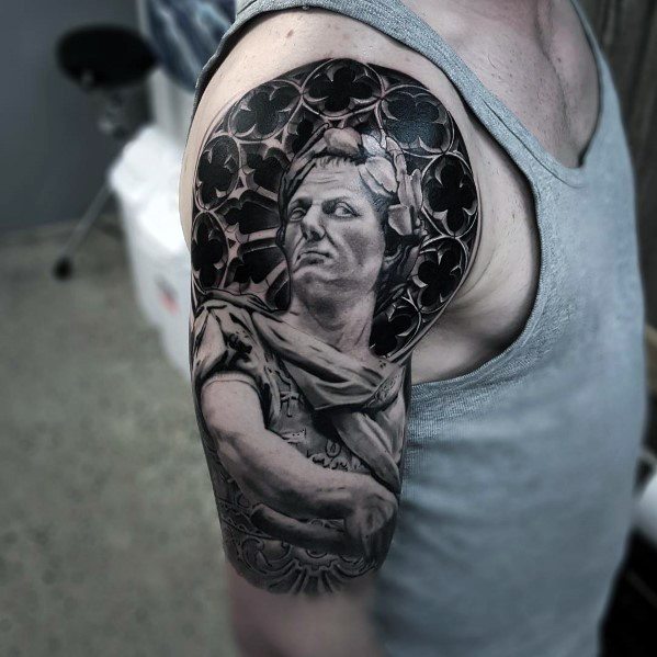 tatuaggio statua romana 71