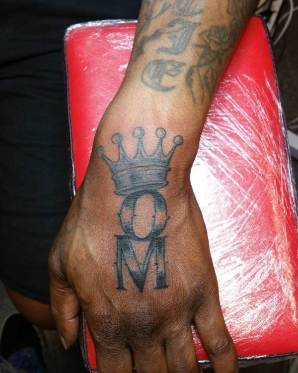 tatuaggio iniziali 24