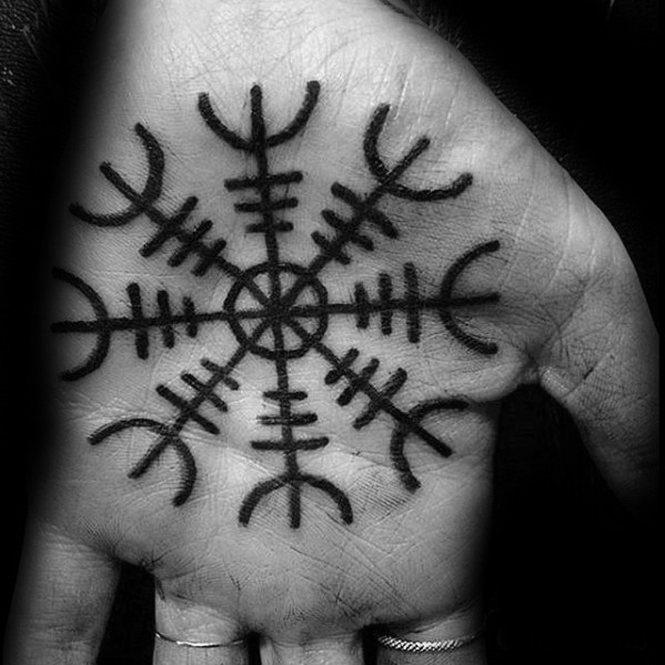 tatuaggio simbolo vichingo aegishjalm 29