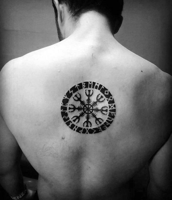 tatuaggio simbolo vichingo aegishjalm 47