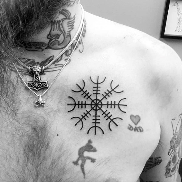 tatuaggio simbolo vichingo aegishjalm 61