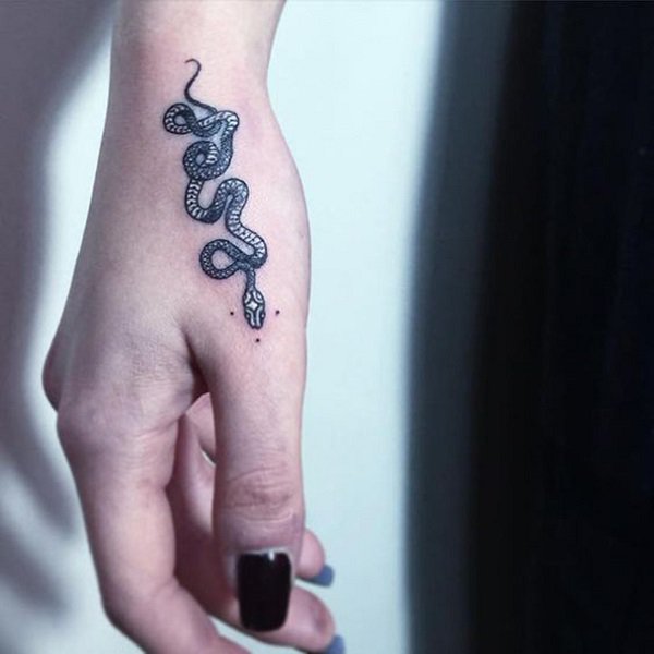 60 tatuaży z wężem: wzory i znaczenie