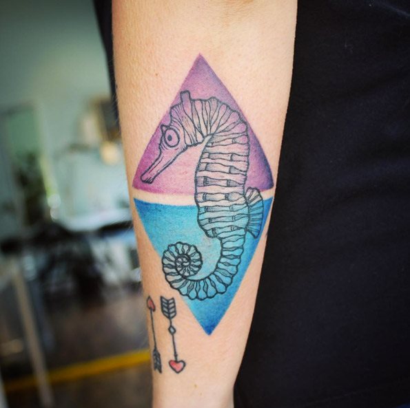 55 tatuaży z konikiem morskim: wzory i znaczenie