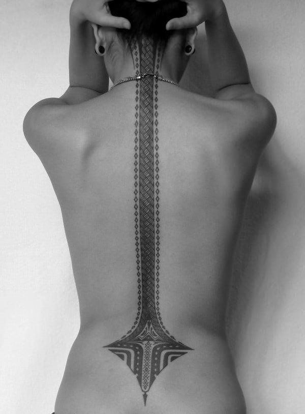 85 de tatuaje realizate pe coloana vertebrală