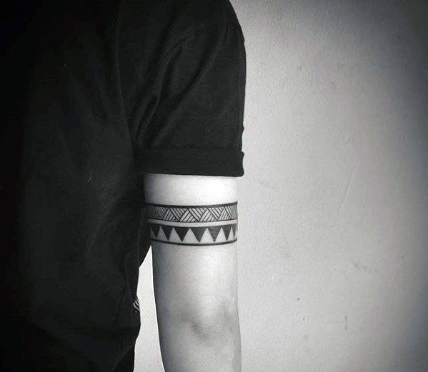 55 de tatuaje cu brățări tribale (cu semnificația lor)