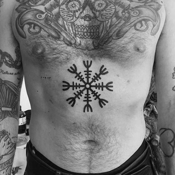 40 de tatuaje cu simbolul viking Aegishjalmur și semnificația sa