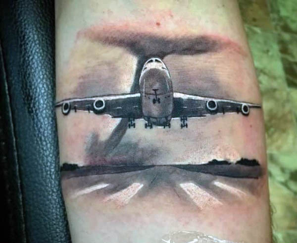 45 de tatuaje cu avioane (cu semnificația lor)